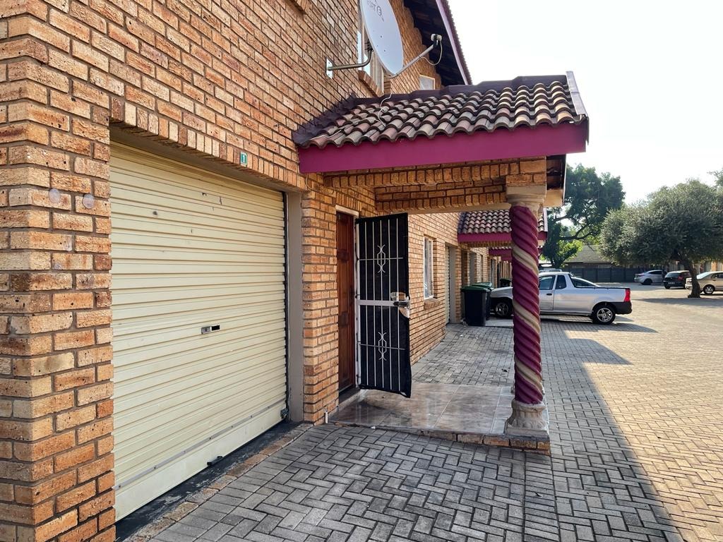 2 Bedroom Property for Sale in Rustenburg Central North West